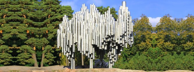 Trip Pauschal Reisetipps - Sibelius Monument in Helsinki, Finnland. Wie stilisierte Orgelpfeifen, verblüfft die abstrakt kühne Optik dieser Skulptur und symbolisiert das kreative künstlerische Musikschaffen des weltberühmten finnischen Komponisten Jean Sibelius. Das imposante Denkmal liegt in einem wunderschönen Park. Der als „Johann Julius Christian Sibelius“ geborene Jean Sibelius ist für die Finnen eine äußerst wichtige Person und gilt als Ikone der finnischen Musik. Die bekanntesten Werke des freischaffenden Komponisten sind Symphonie 1-7, Kullervo und Violinkonzert. Unzählige Besucher aus nah und fern kommen in den Park, um eines der meistfotografierten Denkmäler Finnlands zu sehen.