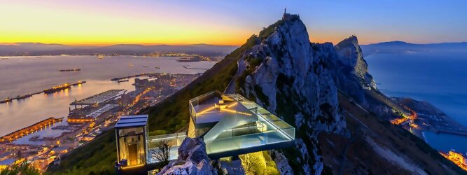 Trip Pauschal Reisetipps - Ein ehemaliger militärischer Aussichtspunkt, der in eine hochmoderne Glasplattform und einen Gehweg umgewandelt wurde, der einen unvergleichlichen Blick über das Mittelmeer bietet. Ein ununterbrochener 360º-Panorama-Aussichtspunkt, der so spektakulär ist wie nirgendwo sonst auf der Welt. Betreten Sie die 360-Grad-Umgebung und bekommen Sie ein Gefühl für die Freiheit und die Heiterkeit, die Sie beim Skywalk erleben werden. Die Militärgeschichte Gibraltars während des Zweiten Weltkriegs veranschaulicht Gibraltars Position als britische Festung seit dem frühen 18. Während des Zweiten Weltkriegs spielte Gibraltar eine wichtige Rolle sowohl im Atlantic Theatre als auch im Mediterranean Theatre und kontrollierte praktisch den gesamten Seeverkehr in und aus dem Mittelmeer vom Atlantischen Ozean.